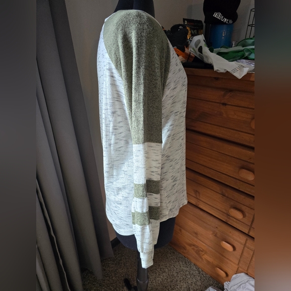 NWOT Maurices Top L - Picture 5 of 5